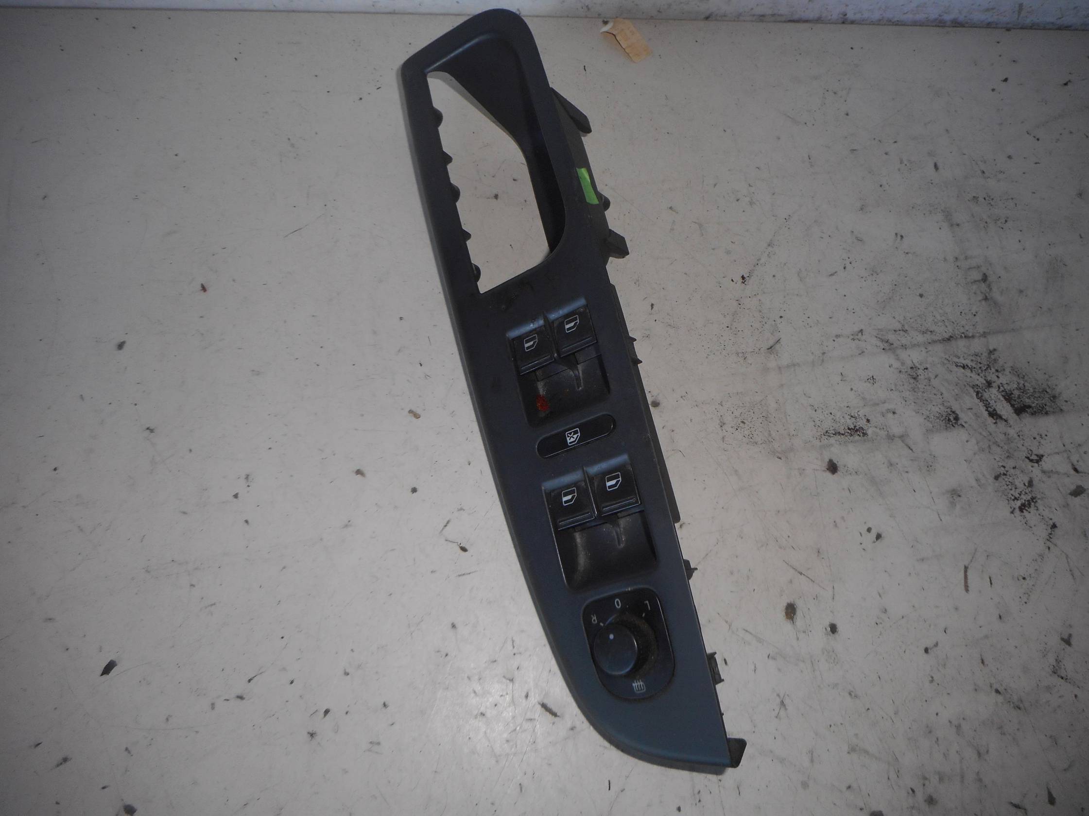 Interruttore alzacristalli porta ant.